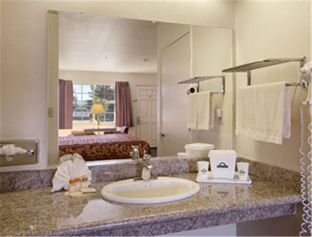 Days Inn Salinas Airport Pokój zdjęcie