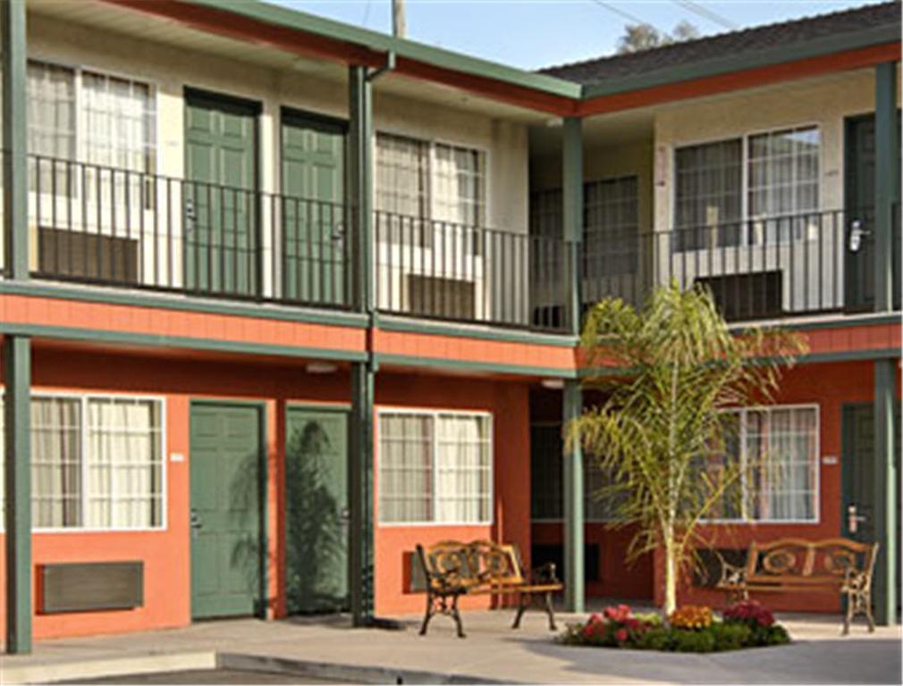 Days Inn Salinas Airport Zewnętrze zdjęcie